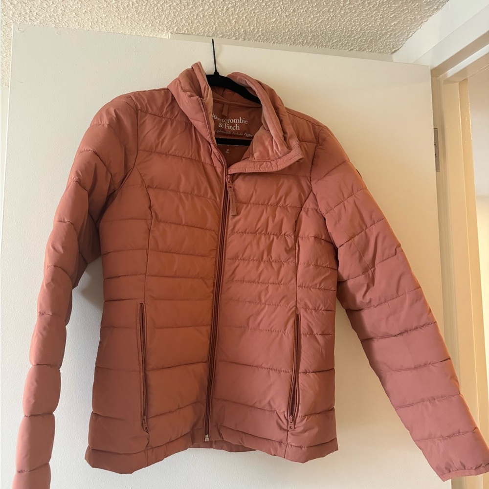 Abercrombie lightweight packable puffer in deep salmon